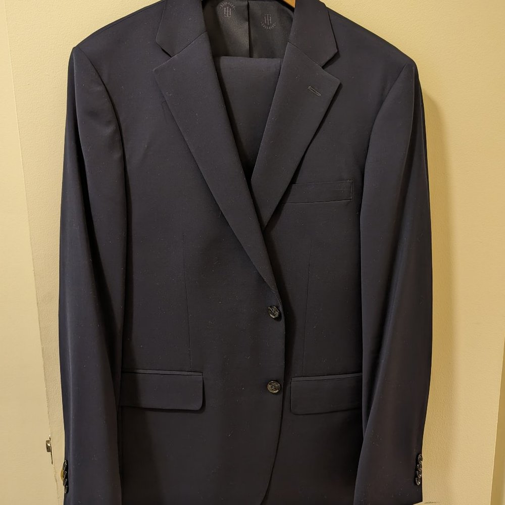 Tommy Hilfiger Men's Suit in Navy NWOT